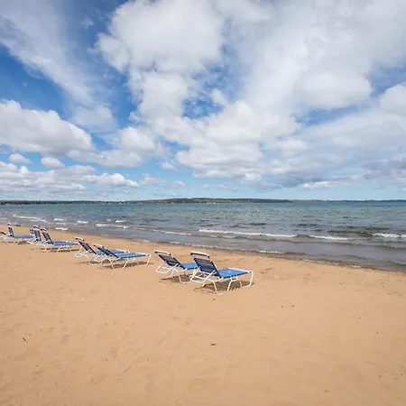 New Listing Beach Bliss 211! Stunning Bay View Traverse City Exterior photo
