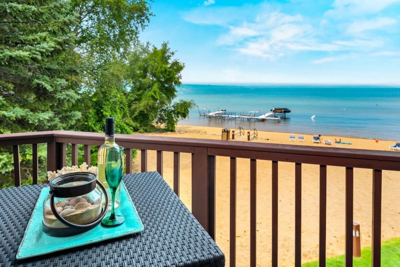 New Listing Bliss 211! Stunning Bay View Appartement Traverse City